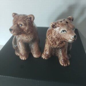 Vintage Set of 2 Brown Bear  Salt and Pepper Shakers.